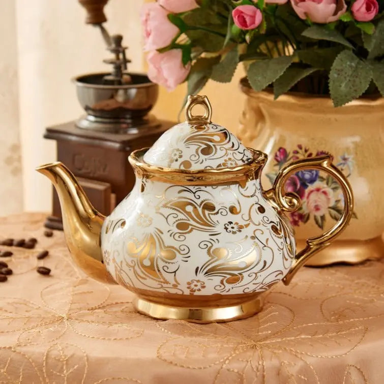 Service à thé Anglais en Porcelaine Blanche et Dorée — Édition Prestige
