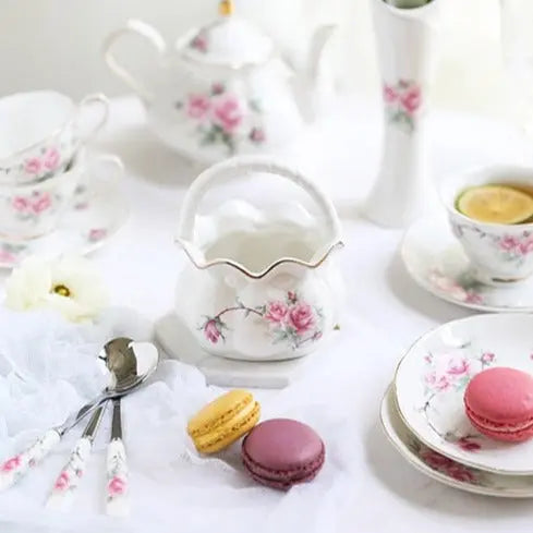 Camélias – Service à thé Anglais en Porcelaine