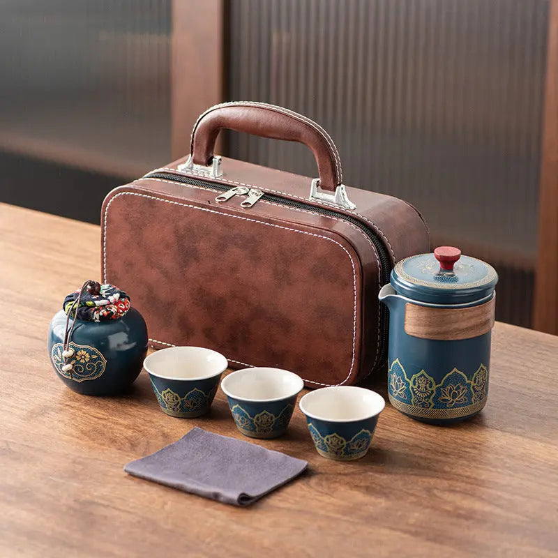 Voyage en Céramique: Service à Thé Chinois