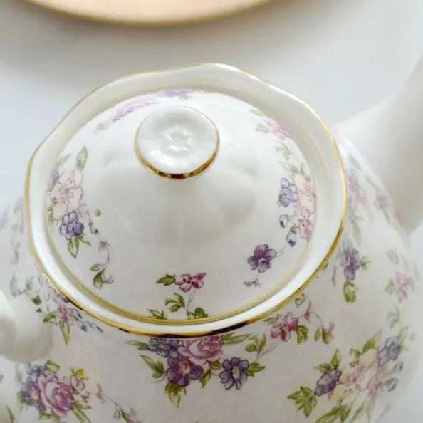 Théière Anglaise Signature Fleurs Violettes en Porcelaine 1.5L