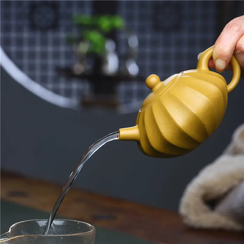 Yixing Atelier – Théière Chinoise Authentique Jaune en Argile, 230 ml