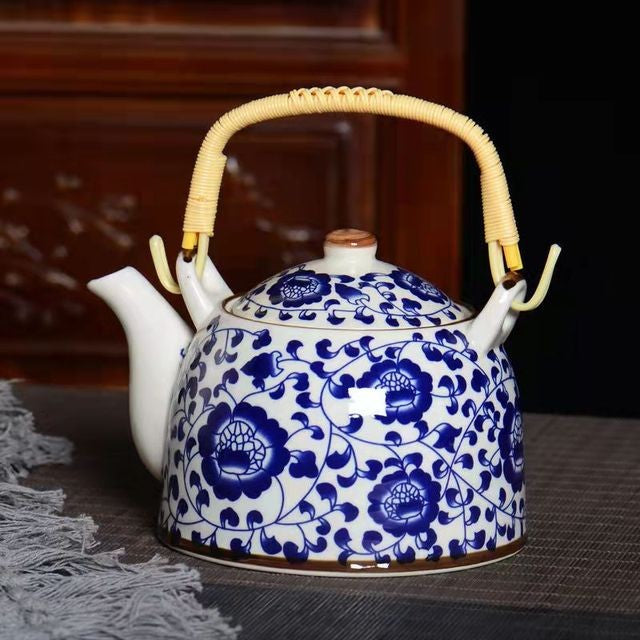 theiere-chinoise-en-porcelaine-fleurs-bleues-900ml-1