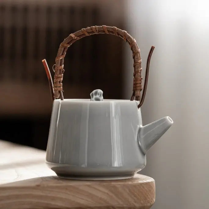 Théière Japonaise Haute en Porcelaine Grise 200 ml – Édition Signature
