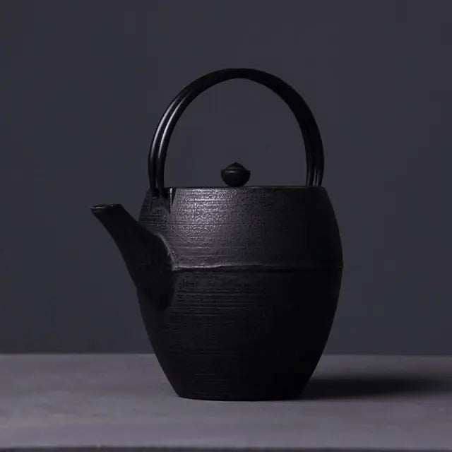 Théière Japonaise en Fonte Noire 1.1L — Édition Signature