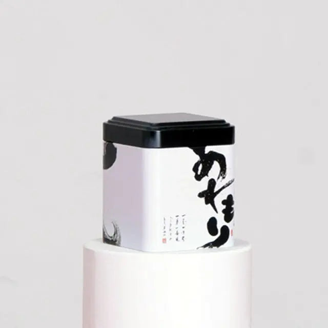 boite-a-the-metal-noire-et-blanche