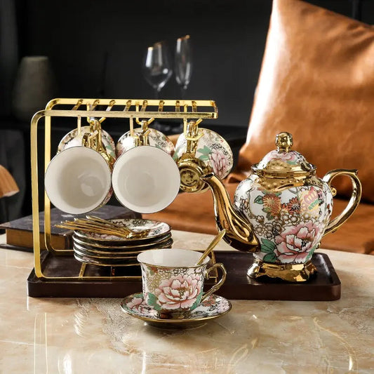 service-a-the-anglais-blanc-et-dore-a-fleurs-en-porcelaine