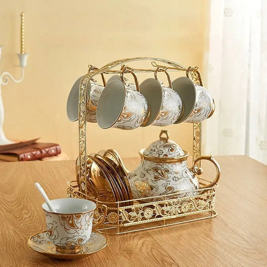service-a-the-anglais-en-porcelaine-blanc-et-dore