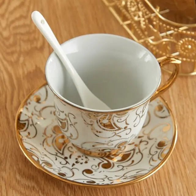 Service à thé Anglais en Porcelaine Blanche et Dorée — Édition Prestige