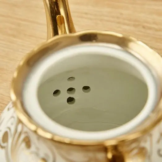 Service à thé Anglais en Porcelaine Blanche et Dorée — Édition Prestige