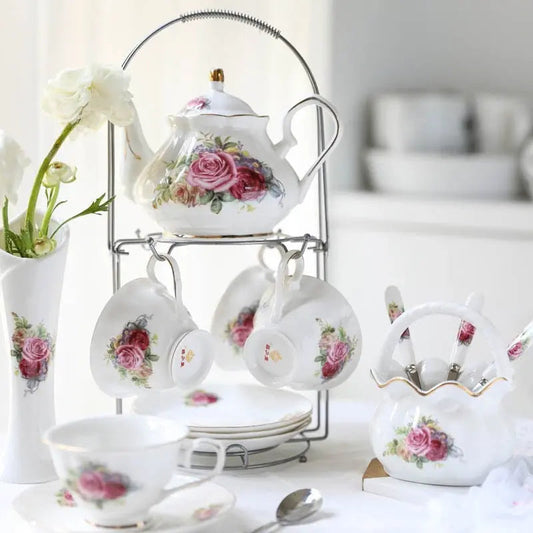 service-a-the-anglais-en-porcelaine-avec-des-roses
