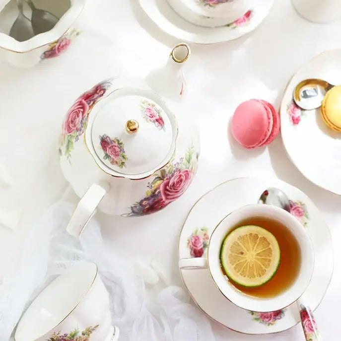 Thé Royal Anglais — Service à Thé en Porcelaine Fine à Motifs Roses