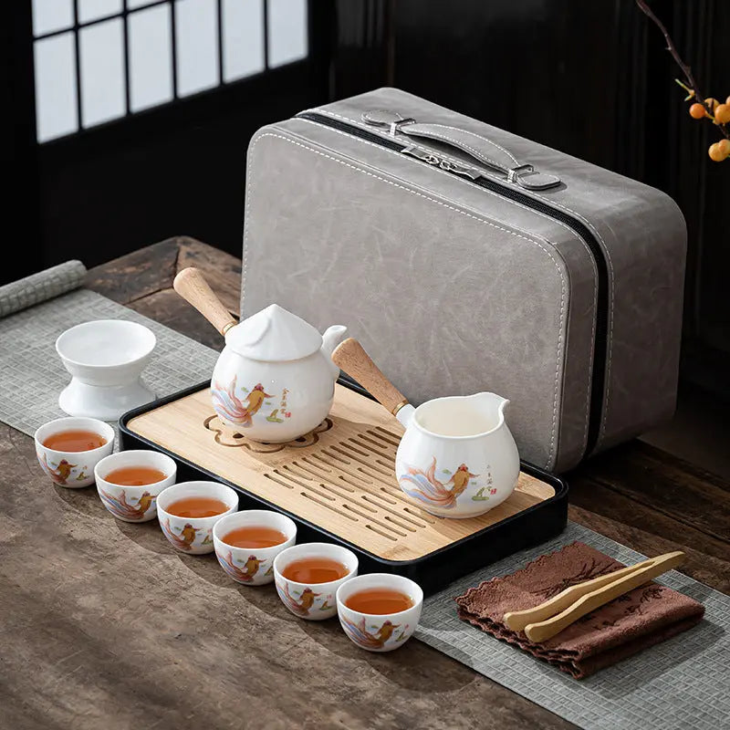 service-a-the-chinois-en-porcelaine-blanche-motifs-poissons-elegants