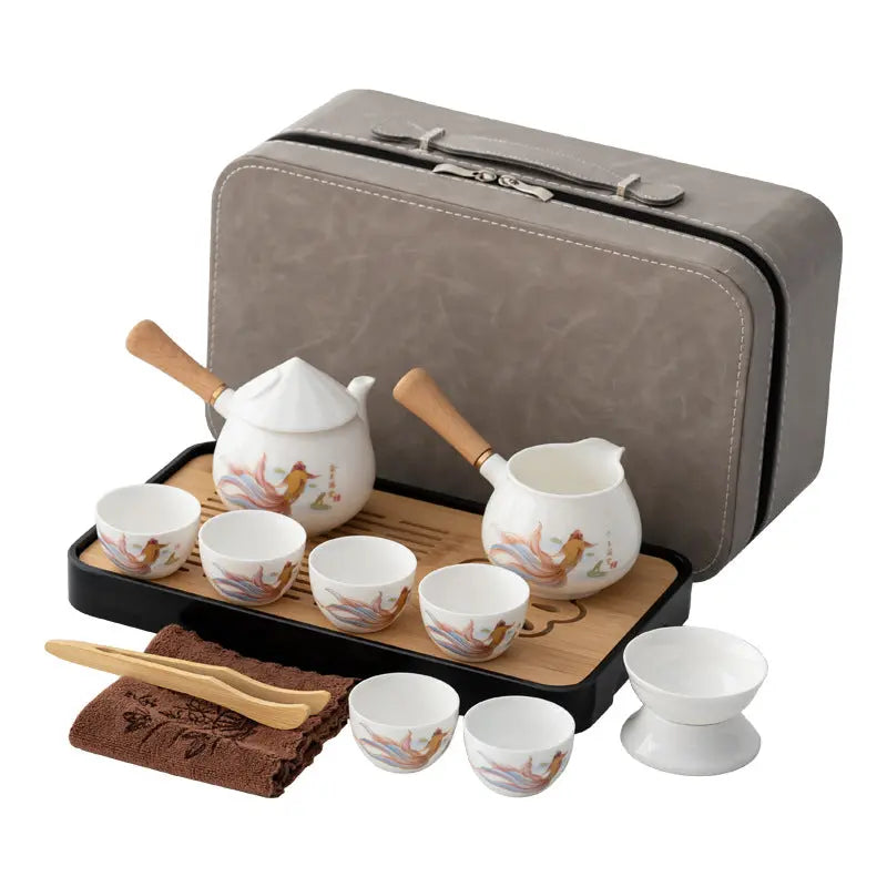 Service à Thé Chinois en Porcelaine Blanche – Motifs Poissons Élégants
