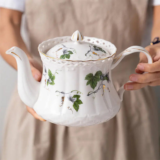 theiere-anglaise-blanche-en-relief-porcelaine-850ml
