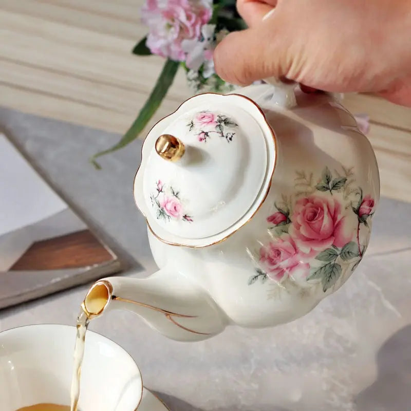 Théière Anglaise Camélias en Porcelaine – Collection Signature, 500 ml