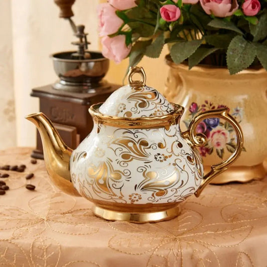 theiere-anglaise-en-porcelaine-blanche-et-doree-1l