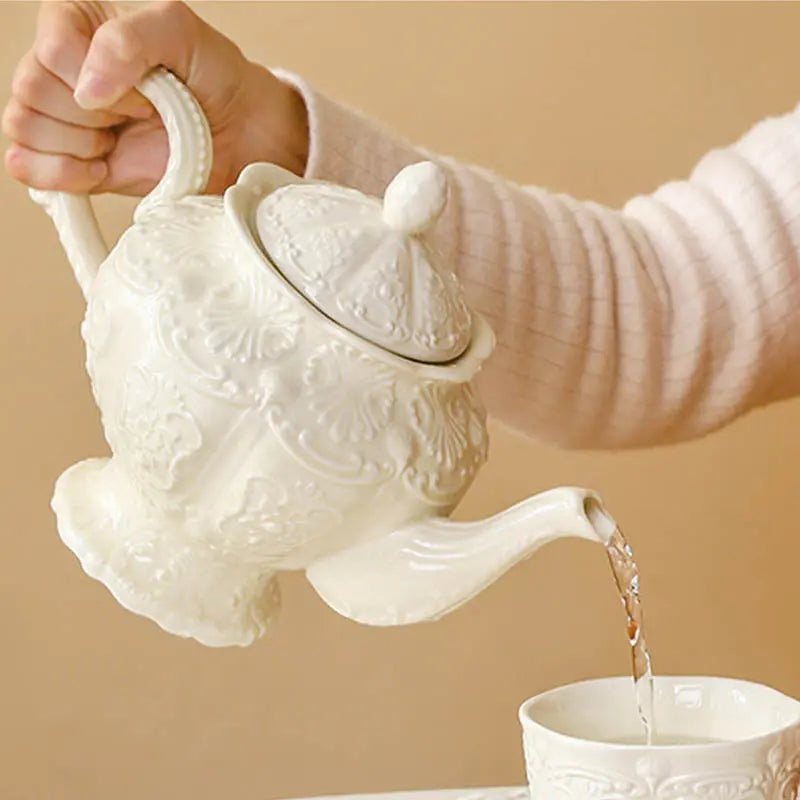 Théière Anglaise en Porcelaine Élégante 1L — Collection Prestige