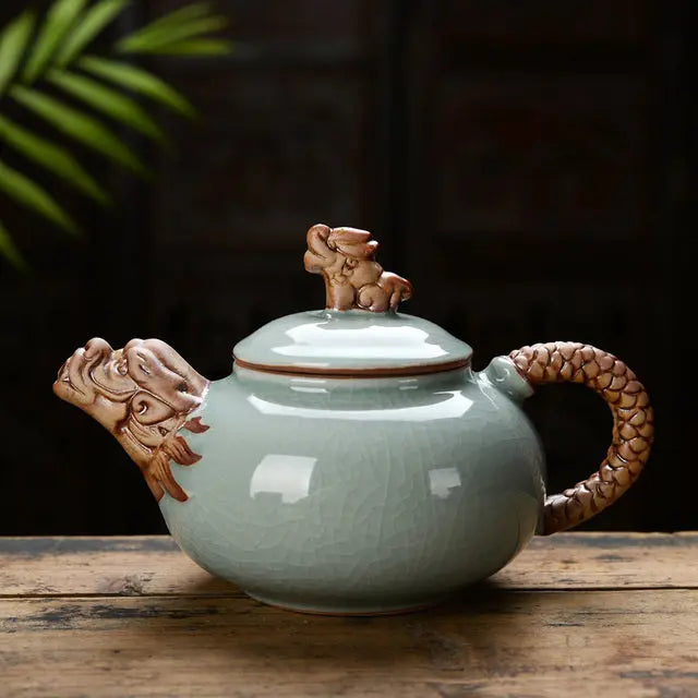 Théière Dragon Chinoise en Céramique – 220 ml – Édition Premium