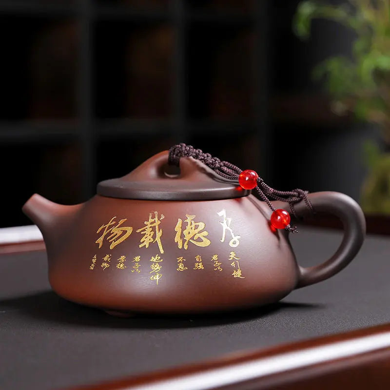 theiere-chinoise-yixing-marron-motif-symboles-en-argile-250ml
