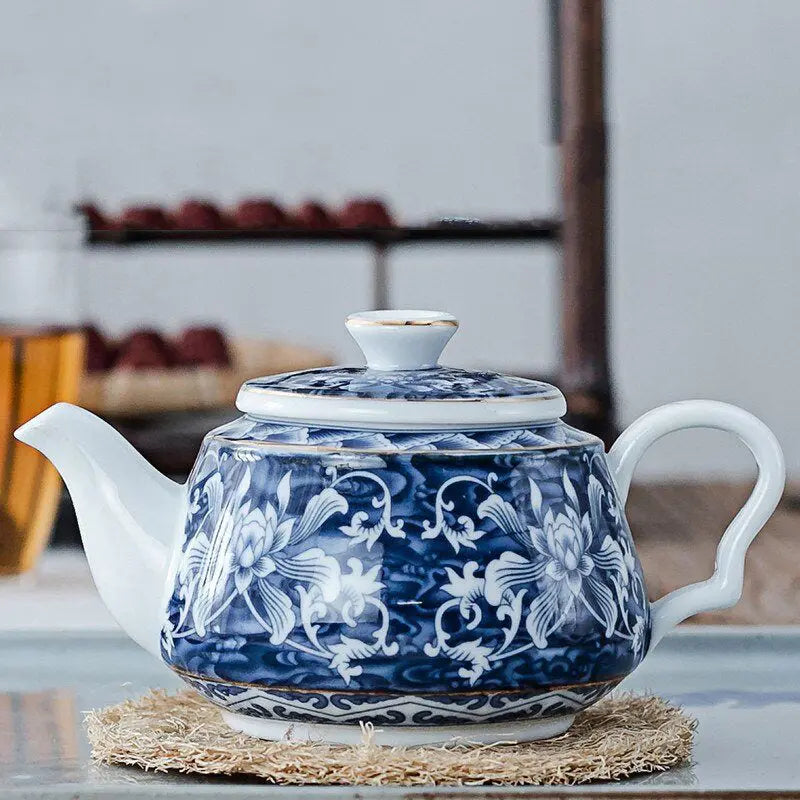 theiere-chinoise-en-porcelaine-blanche-et-bleue-a-fleurs-200ml