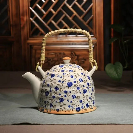theiere-chinoise-en-porcelaine-fleurs-bleues-900ml
