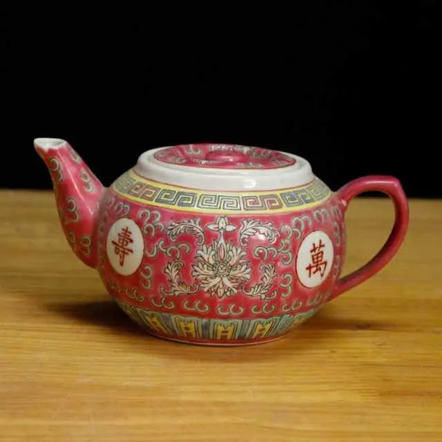 theiere-chinoise-en-porcelaine-rouge-traditionnelle