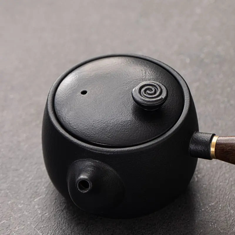 Kyusu Noir - Théière Japonaise en Céramique Noire, Design Épuré 320 ml