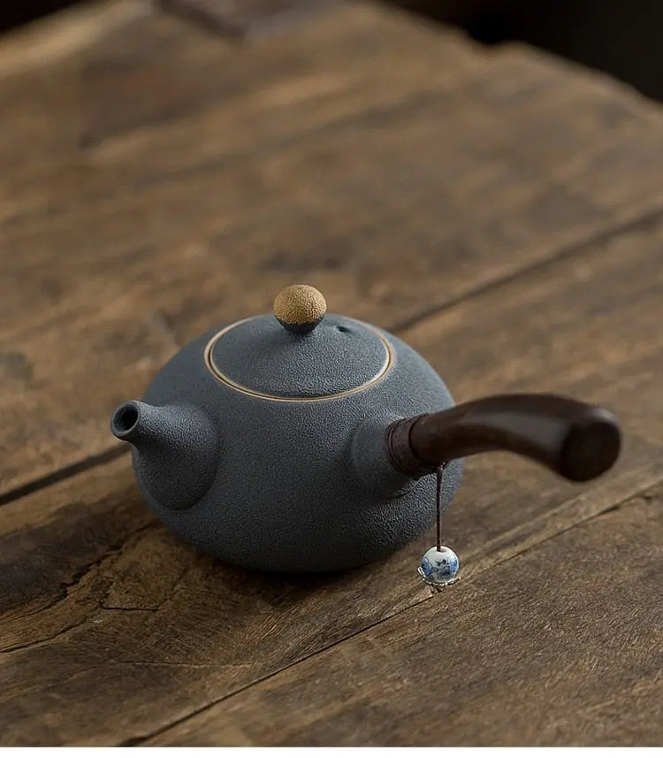 Théière Japonaise en Céramique 220 ml – Édition Signature