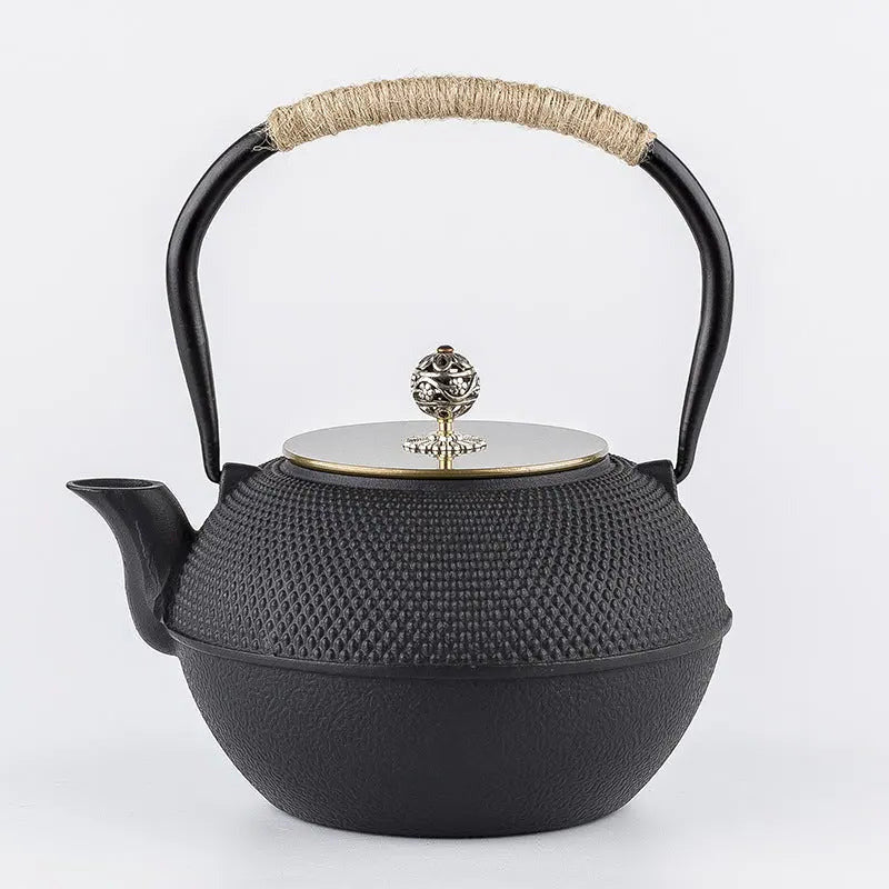 theiere-japonaise-en-fonte-couvercle-dore
