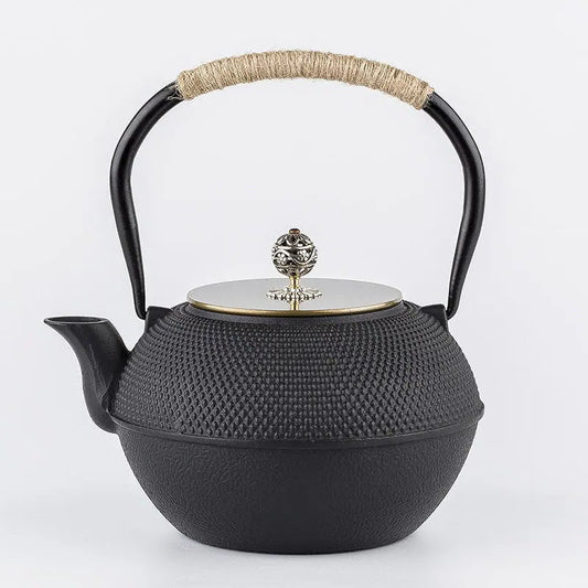 theiere-japonaise-en-fonte-couvercle-dore