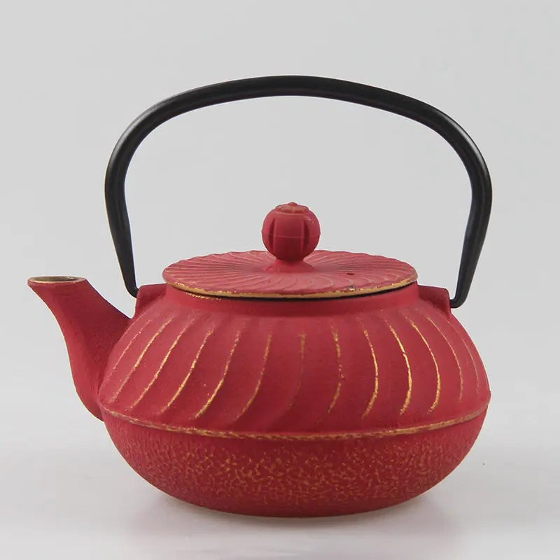 Théière Japonaise en Fonte à Reliefs Dorés – 700 ml