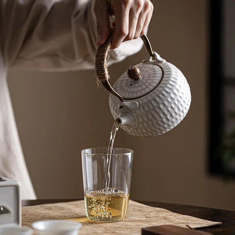 Élégance Blanche – Théière en Céramique Chinoise 400 ml